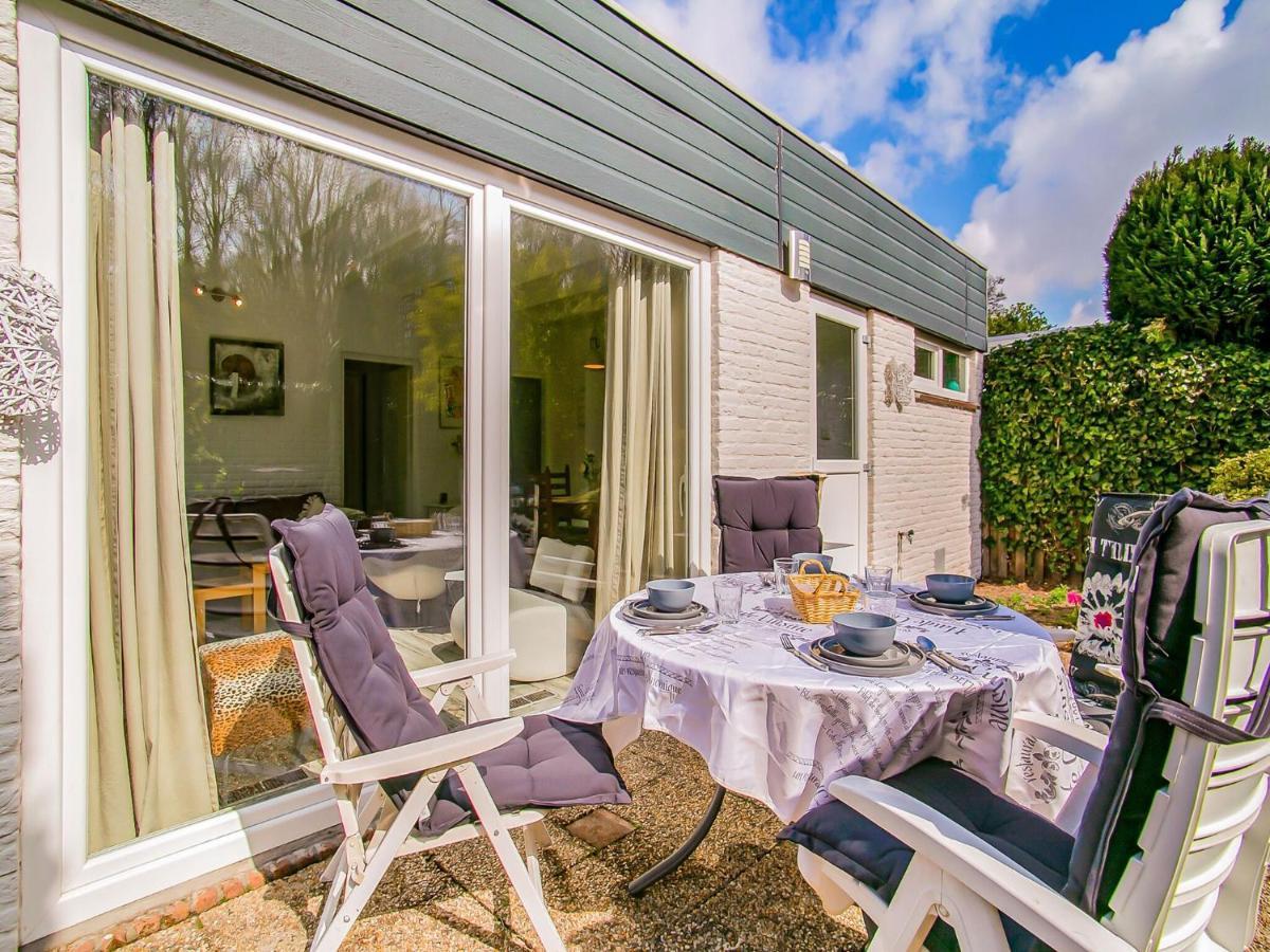 Lovely Bungalow In Noordwijkerhout With Garden Esterno foto