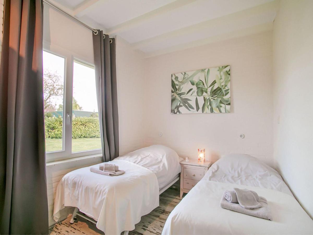 Lovely Bungalow In Noordwijkerhout With Garden Esterno foto