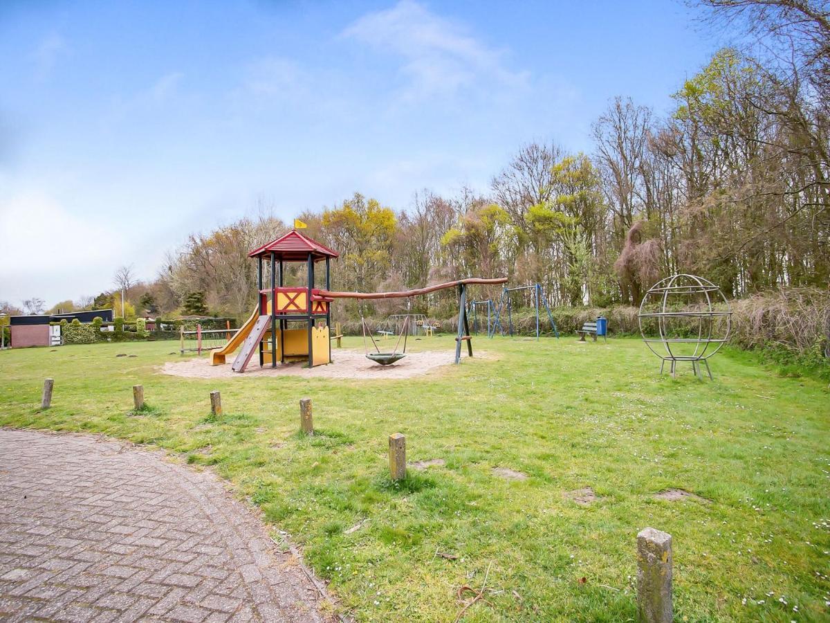 Lovely Bungalow In Noordwijkerhout With Garden Esterno foto